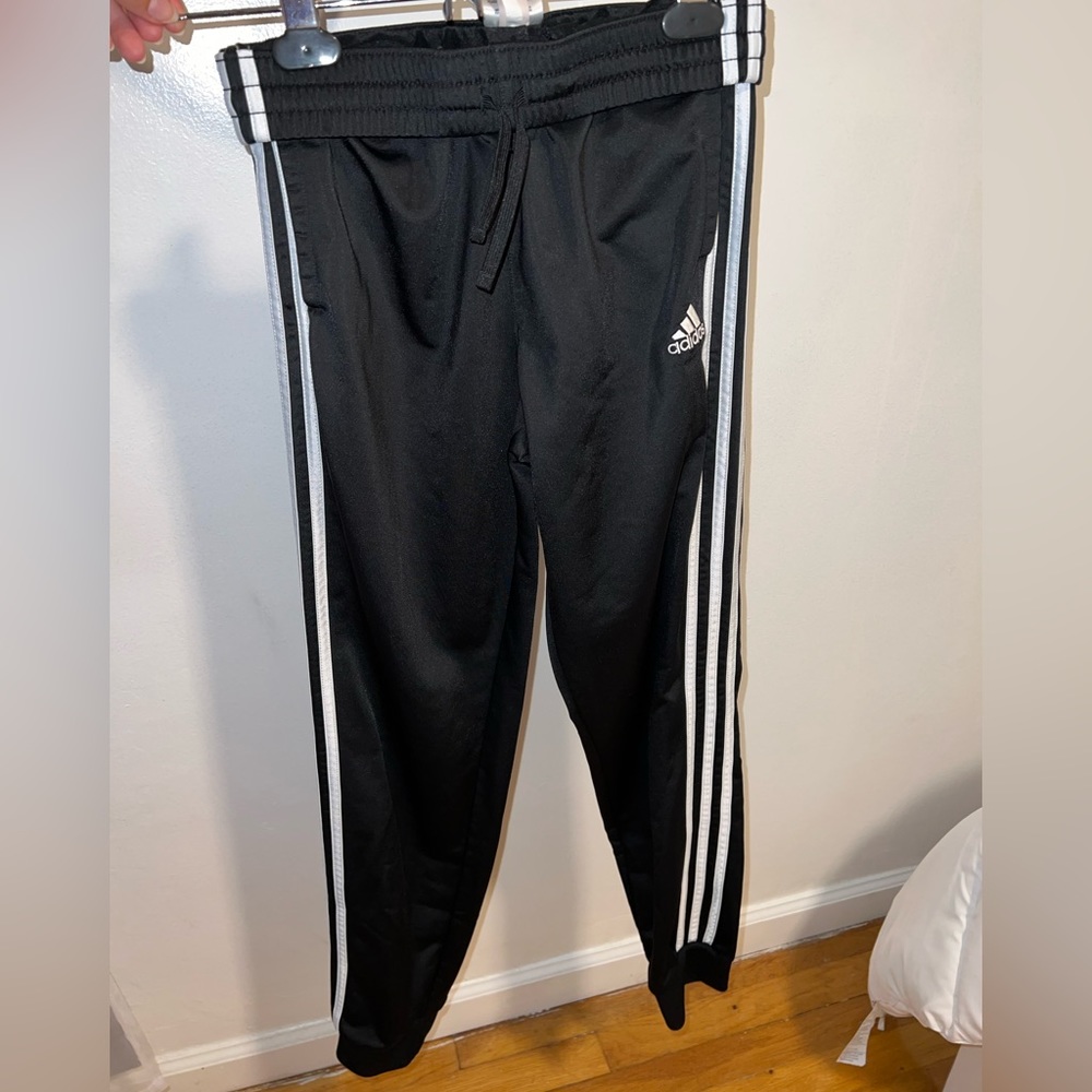 Adidas kids Unisex classic joggers.